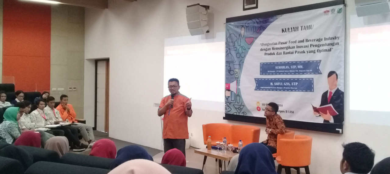 H. Saiful Azis,STP., menyampaikan materi seputar seafood base dengan topik produk rajungan