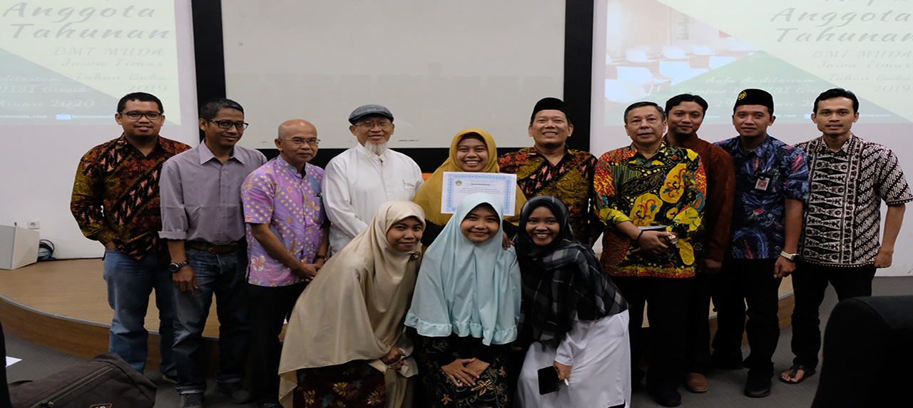 Foto bersama anggota pengurus BMT MUDA Jawa Timur periode 2019