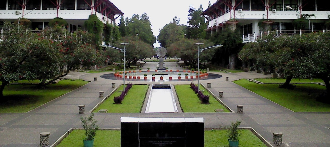 Institut Teknologi Bandung (ITB) - Universitas Internasional Semen  Indonesia (UISI)