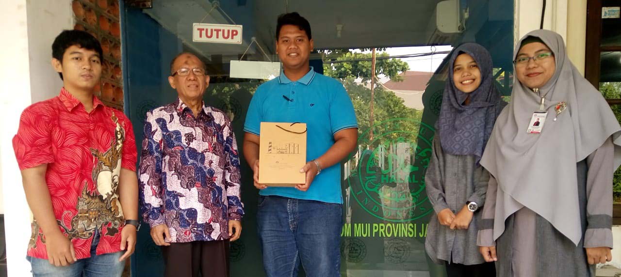 Tim PKM PSH UISI bersama Prof.Dr.Sugianto, Direktur LPPMOM MUI Jawa Timur