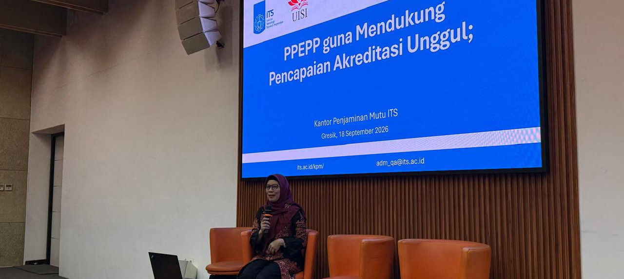 Prof. Sri Gunani P., Direktur Penjaminan Mutu ITS, saat memberikan pemaparan PPEP kepada peserta.