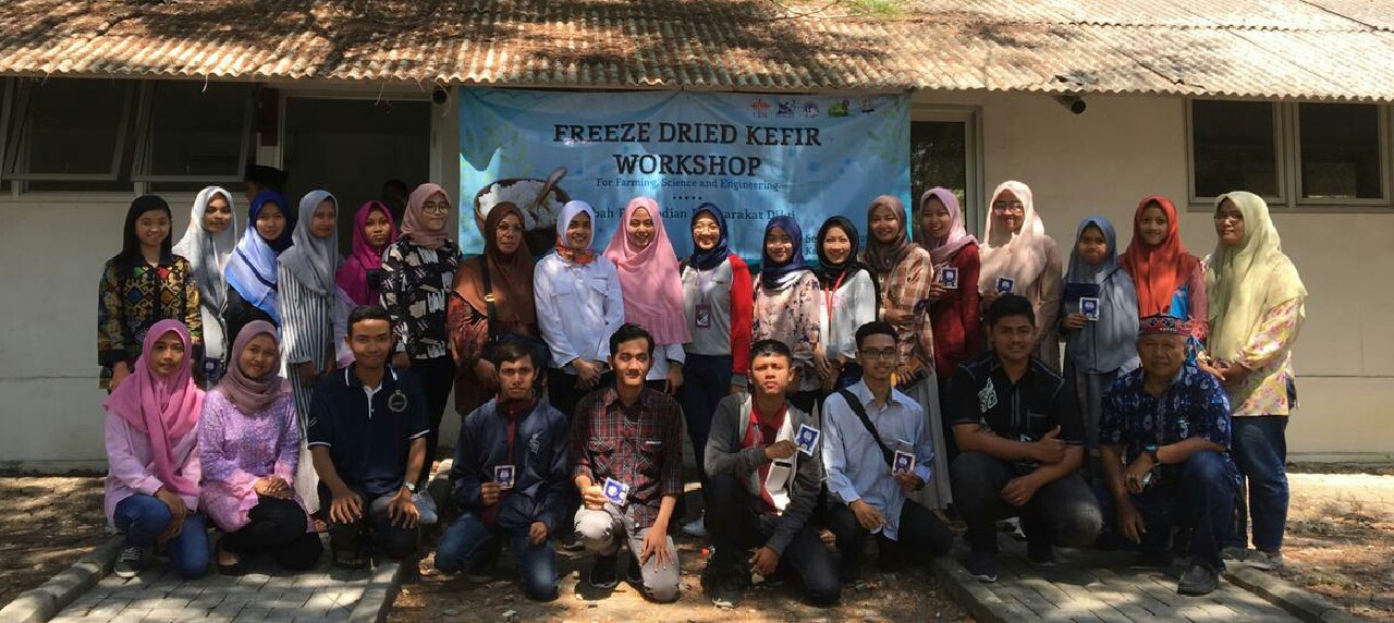 Potret peserta Freeze Dried Kefir Workshop beserta pemateri dari Dosen UISI