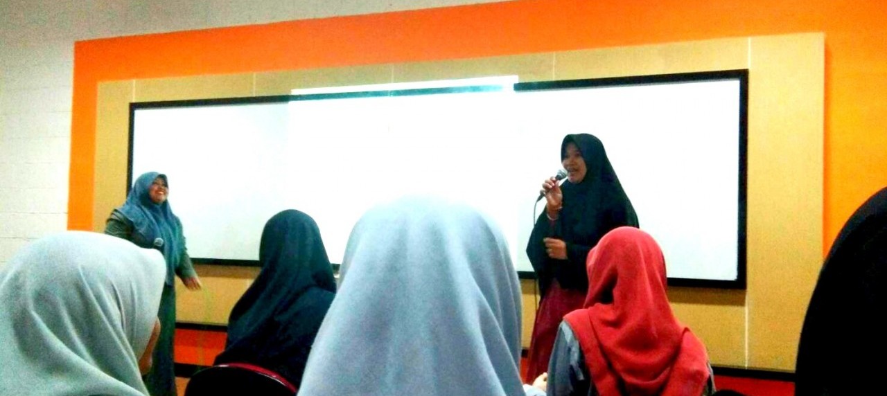Sharing session oleh Yudha Maylinda Cahyonoputri dan Nia Febriana Dewi