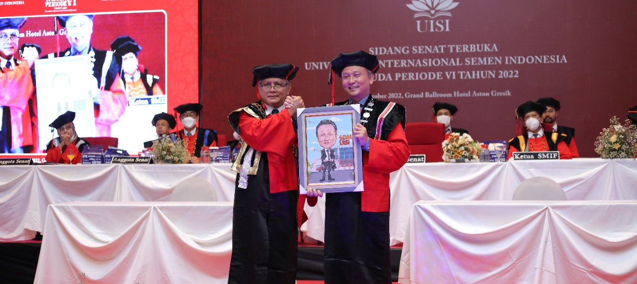 Rektor UISI, Prof. Dr. Ing. Herman Sasongko & Sumarlan Wibawa, SVP Human Capital PT.Semen Indonesia