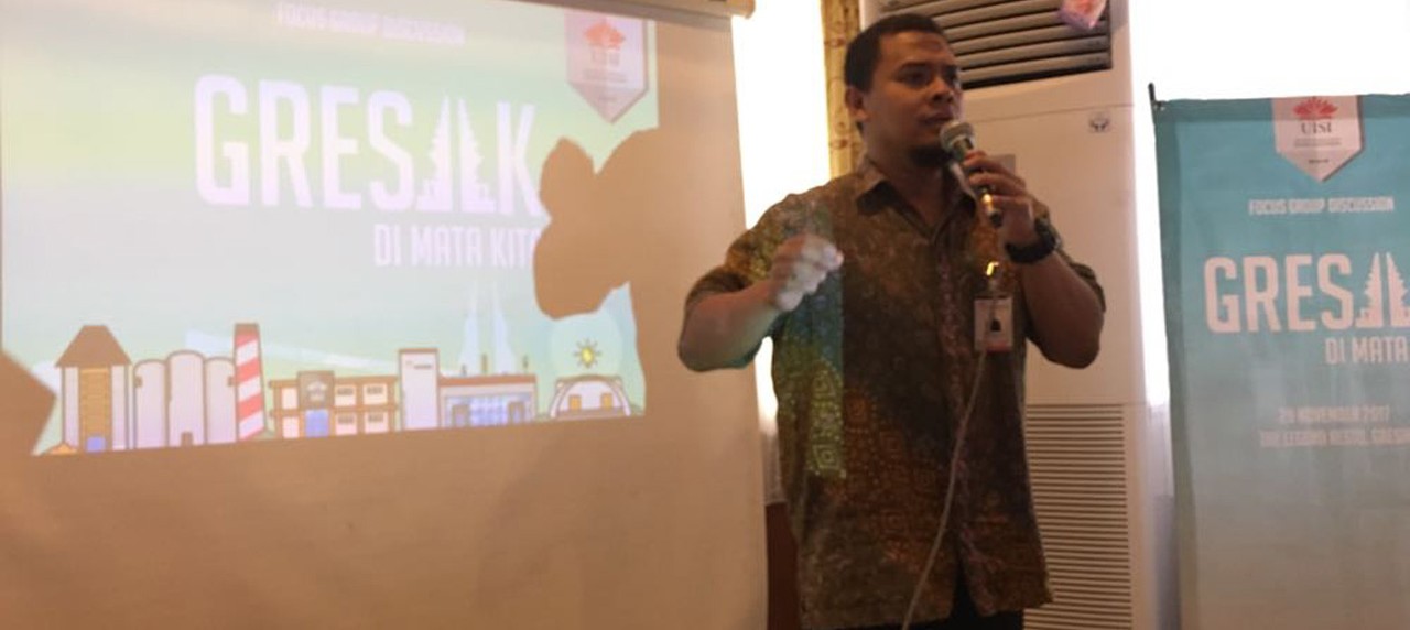 Pak Bambang sedang melakukan presentasi FGD City Branding yang berjudul 