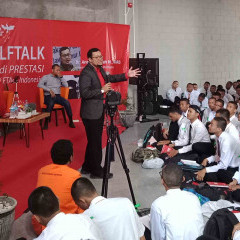 Penyampaian materi ESQ oleh Dr. Arief Alamsyah N., MARS Penyampaian materi ESQ oleh Dr. Arief Alamsyah N., MARS