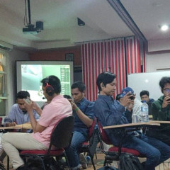 Tim dari berbagai departemen di UISI bertanding dalam ajang kompetisi E-Sport pada Sportweek 2019 Tim dari berbagai departemen di UISI bertanding dalam ajang kompetisi E-Sport pada Sportweek 2019