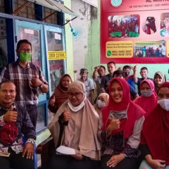 Tim dosen dan Mahasiswa dari rumpun ilmu Ekonomi dan Bisnis UISI melaksanakan pengabdian masyarakat. Tim dosen dan Mahasiswa dari rumpun ilmu Ekonomi dan Bisnis UISI melaksanakan pengabdian masyarakat.