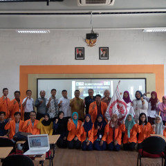 Ekspresi Peserta Tim PKM UISI beserta Perwakilan seluruh Ormawa dan Petinggi UISI Ekspresi Peserta Tim PKM UISI beserta Perwakilan seluruh Ormawa dan Petinggi UISI