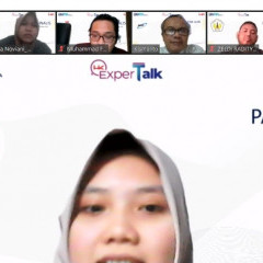 Potret Syarifa -pojok kiri atas- pada saat mengikuti tahap final HK Expert Talk 2021. Potret Syarifa -pojok kiri atas- pada saat mengikuti tahap final HK Expert Talk 2021.