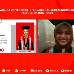 Panggilan Wisudawan Terbaik UISI, Ananda Ayu Juliani bersama dengan ibu nya.