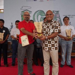 The Best Indonesia Green Awards 2016 Diterima Direktur Komersial Mukhamad Saifudin The Best Indonesia Green Awards 2016 Diterima Direktur Komersial Mukhamad Saifudin