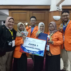 Tim So Crezz setelah memenangi kategori makanan dan minuman didampingi dosen UISI Tim So Crezz setelah memenangi kategori makanan dan minuman didampingi dosen UISI