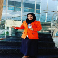 Hikmah Sekarningtyas setelah berhasil mempresentasikan paper miliknya Hikmah Sekarningtyas setelah berhasil mempresentasikan paper miliknya