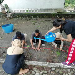 Salah satu dari serangkaian kegiatan Greenery and Healthy yaitu menanam tanaman di Kampus C UISI Salah satu dari serangkaian kegiatan Greenery and Healthy yaitu menanam tanaman di Kampus C UISI