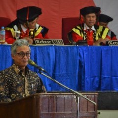 Antusias Dwi Soetjipto dalam menyampaikan materi orasinya Antusias Dwi Soetjipto dalam menyampaikan materi orasinya