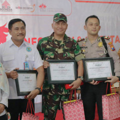 Dosen UISI bersama Kepala BNN Gresik, Kepala Satlantas Polres Gresik, dan Pasiterdim 0817 Gresik Dosen UISI bersama Kepala BNN Gresik, Kepala Satlantas Polres Gresik, dan Pasiterdim 0817 Gresik