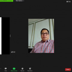 Potret narasumber saat menyampaikan materi Potret narasumber saat menyampaikan materi