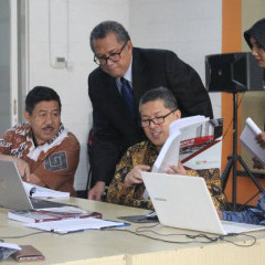 Tim penilai dari BAN-PT saat visitasi akreditasi di UISI Tim penilai dari BAN-PT saat visitasi akreditasi di UISI