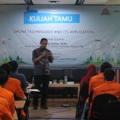 Pemaparan tentang drone oleh Ir Mat Sulkan, M.M. Pemaparan tentang drone oleh Ir Mat Sulkan, M.M.