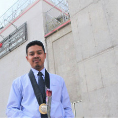 Eky Masbuchin wisudawan dengan IPK Terbaik Eky Masbuchin wisudawan dengan IPK Terbaik