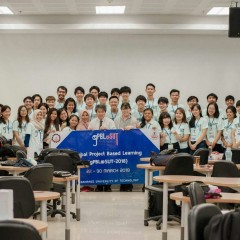 Evi Imroatu Fadhillah beserta Rainata dkk sedang foto bareng dengan kementrian KwU Evi Imroatu Fadhillah beserta Rainata dkk sedang foto bareng dengan kementrian KwU