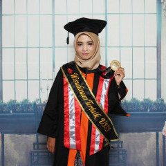 Angggun Pratiwi Oktaviani telah dinobatkan sebagai wisudawan terbaik UISI periode II Angggun Pratiwi Oktaviani telah dinobatkan sebagai wisudawan terbaik UISI periode II