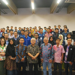Foto dimana yang di hadiri oleh dosen dari universitas lain dan di hadiri rektor dan wakil rektor