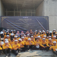 Kemahasiswaan UISI dan mahasiswa baru selepas penandatanganan deklarasi kebijakan 4 anti Kemahasiswaan UISI dan mahasiswa baru selepas penandatanganan deklarasi kebijakan 4 anti