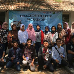 Potret peserta Freeze Dried Kefir Workshop beserta pemateri dari Dosen UISI Potret peserta Freeze Dried Kefir Workshop beserta pemateri dari Dosen UISI