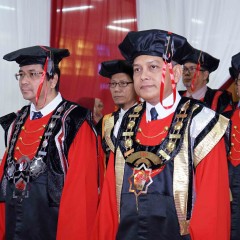 Rektor UISI bersanding dengan jajaran direksi dari PT Semen Indonesia (Persero) Tbk.