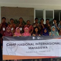 Mahasiswa UISI beserta peserta lain Camp Nasional ITS berkunjung ke Rumah Bahasa di Surabaya