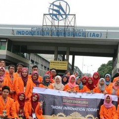 Mahasiswa Manajemen Rekayasa di PT Dirgantara Indonesia (Persero) Mahasiswa Manajemen Rekayasa di PT Dirgantara Indonesia (Persero)