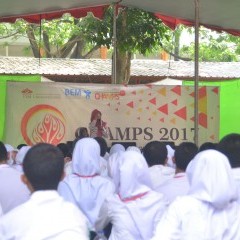 Rina Fridi Arilianti, memaparkan tentang Mahasiswa Berprestasi (MAWAPRES) kepada SI-5 Rina Fridi Arilianti, memaparkan tentang Mahasiswa Berprestasi (MAWAPRES) kepada SI-5