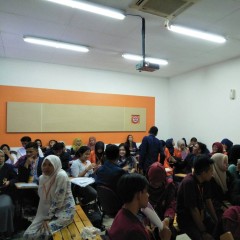 Peserta UISI Debat Competition Melakukan Babak Penyisihan Peserta UISI Debat Competition Melakukan Babak Penyisihan