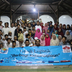 Kebersamaan Mahasiswa Teknik Logistik dan Manajemen Rekayasa bersama Anggota Panti Asuhan Nurul Ulum Kebersamaan Mahasiswa Teknik Logistik dan Manajemen Rekayasa bersama Anggota Panti Asuhan Nurul Ulum