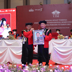 Rektor UISI, Prof. Dr. Ing. Herman Sasongko & Sumarlan Wibawa, SVP Human Capital PT.Semen Indonesia Rektor UISI, Prof. Dr. Ing. Herman Sasongko & Sumarlan Wibawa, SVP Human Capital PT.Semen Indonesia