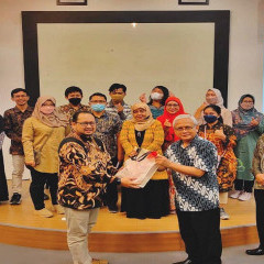 Visitasi Pusat Prestasi Nasional Diterima Langsung Oleh Rektor dan Para Wakil Rektor UISI. Visitasi Pusat Prestasi Nasional Diterima Langsung Oleh Rektor dan Para Wakil Rektor UISI.