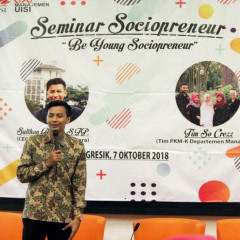 Sultan Alfathir, S. TP saat sedang menyampaikan materi pada seminar sociopreneur Sultan Alfathir, S. TP saat sedang menyampaikan materi pada seminar sociopreneur