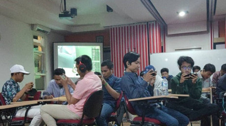 Tim dari berbagai departemen di UISI bertanding dalam ajang kompetisi E-Sport pada Sportweek 2019 Tim dari berbagai departemen di UISI bertanding dalam ajang kompetisi E-Sport pada Sportweek 2019