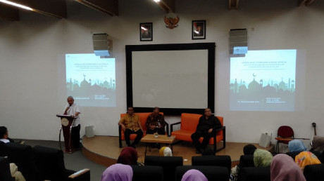 Prof. Dr. Ing. Herman Sasongko selaku Rektor UISI saat memberikan sambutan Prof. Dr. Ing. Herman Sasongko selaku Rektor UISI saat memberikan sambutan