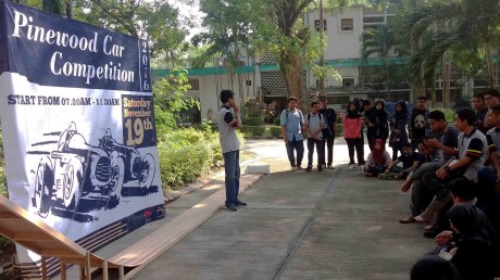 Adu kecepatan mobil kayu buatan Mahasiswa Manajemen Rekayasa UISI Adu kecepatan mobil kayu buatan Mahasiswa Manajemen Rekayasa UISI