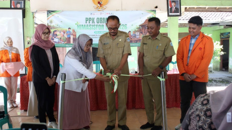 Pembukaan Kegiatan PKK ORMAWA HIMA SI UISI, POLA KEDUNG di Balai Desa Kadeungrejo Lamongan