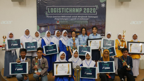 Para pemenang dalam kompetisi Logistichamp 2020