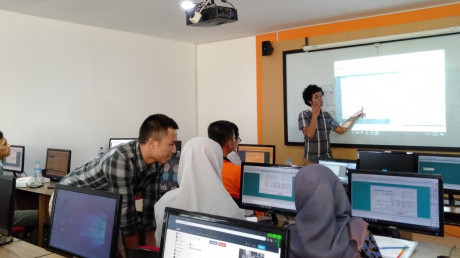 Suasana Hysys Training 2.0 di Gedung 5 Kampus A UISI Suasana Hysys Training 2.0 di Gedung 5 Kampus A UISI