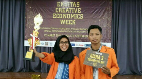 Ekspresi bahagia Syarifatus Sholihah dan Moh. Afit Hariyanto setelah berhasil meraih juara. Ekspresi bahagia Syarifatus Sholihah dan Moh. Afit Hariyanto setelah berhasil meraih juara.