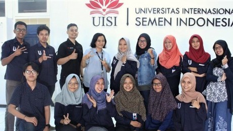 Foto bersama antara tim UISI Media dengan IDN Times