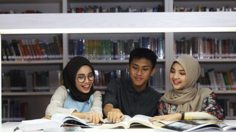 Ilustrasi mahasiswa UISI berdiskusi Ilustrasi mahasiswa UISI berdiskusi
