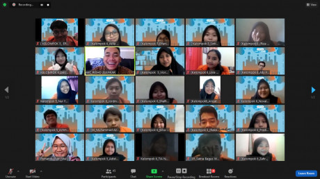 Sesi foto bersama pada akhir kegiatan Sesi foto bersama pada akhir kegiatan