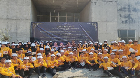 Kemahasiswaan UISI dan mahasiswa baru selepas penandatanganan deklarasi kebijakan 4 anti Kemahasiswaan UISI dan mahasiswa baru selepas penandatanganan deklarasi kebijakan 4 anti